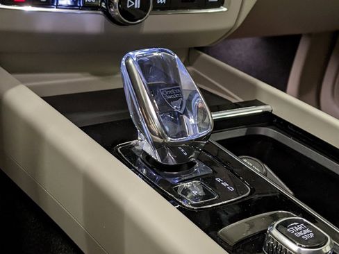 New 2026 Volvo XC60 B5 Ultra w/ Protection Package Premier image 19