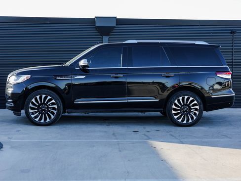 Used 2024 Lincoln Navigator Black Label image 2