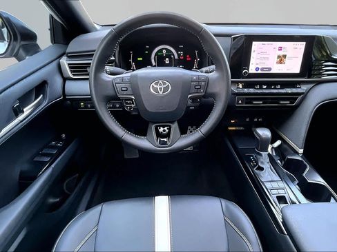 Certified 2025 Toyota Camry SE FWD image 6