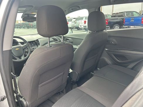Used 2022 Chevrolet Trax LS w/ Tint and Cruise Package AWD/4WD image 33