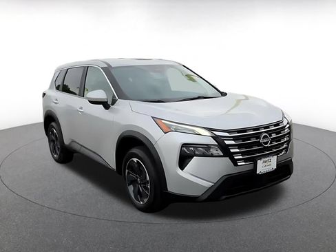 Used 2025 Nissan Rogue SV FWD image 3
