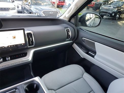 Used 2025 Ford Expedition Max Platinum w/ Driver's Package image 15