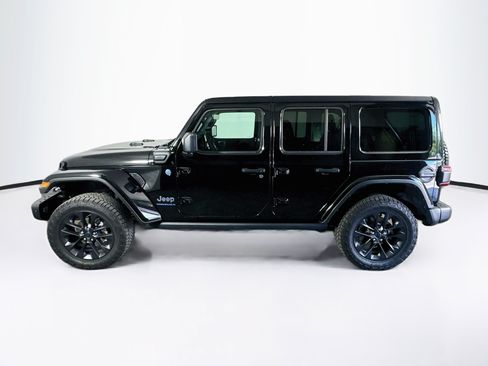 Used 2025 Jeep Wrangler Unlimited Sahara AWD/4WD image 4