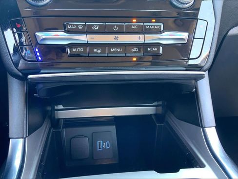 Used 2022 Ford Explorer Limited w/ Equipment Group 301A RWD image 34