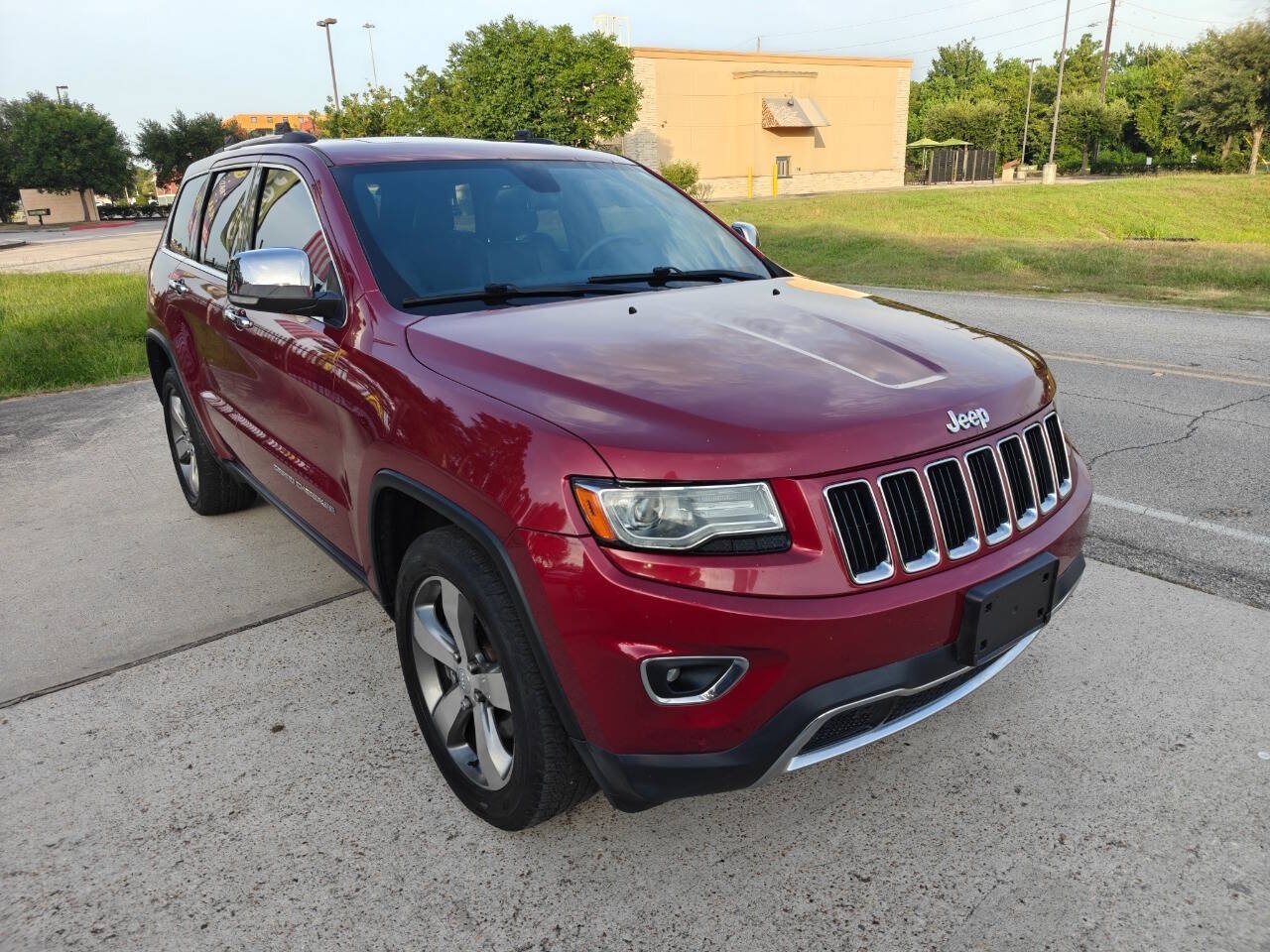 Used 2014 Jeep Grand Cherokee Limited w/ Luxury Group II AWD/4WD image 4