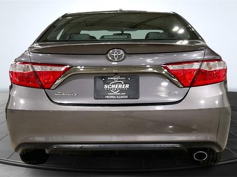 Used 2016 Toyota Camry SE image 4