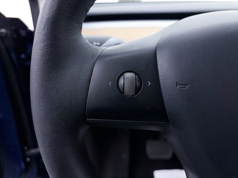 Used 2022 Tesla Model Y Long Range image 27