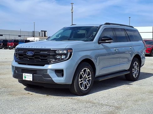 New 2026 Ford Expedition Active image 1