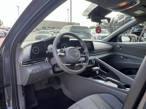 Used 2024 Hyundai Elantra SEL image 21