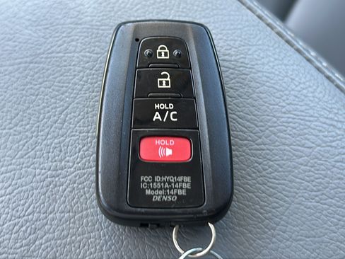Used 2019 Toyota Prius Prime Plus FWD image 28
