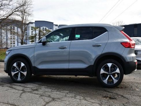 Certified 2025 Volvo XC40 B5 Plus image 4