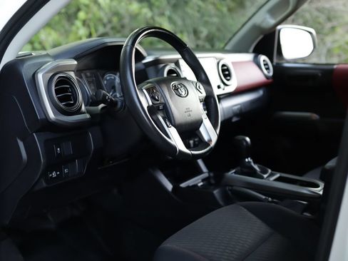 Used 2023 Toyota Tacoma SR5 AWD/4WD image 9