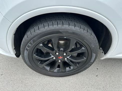 Used 2019 Dodge Durango GT w/ Blacktop Package AWD/4WD image 3