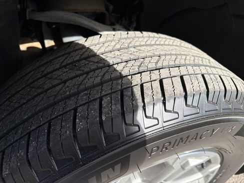 Used 2023 GMC Yukon XL SLE image 27