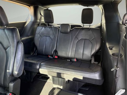 Used 2026 Chrysler Pacifica Select FWD image 13