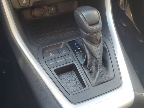 Used 2021 Toyota RAV4 XLE image 35