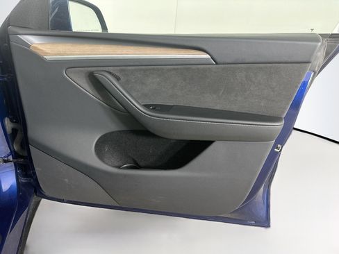 Used 2023 Tesla Model Y Long Range image 32