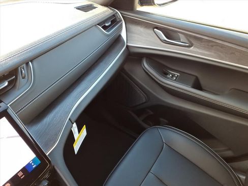 New 2025 Jeep Grand Cherokee Limited image 26