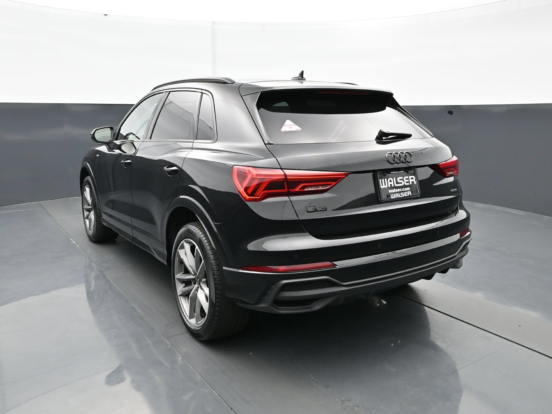 Used 2025 Audi Q3 2.0T Premium w/ Convenience Package AWD/4WD image 5