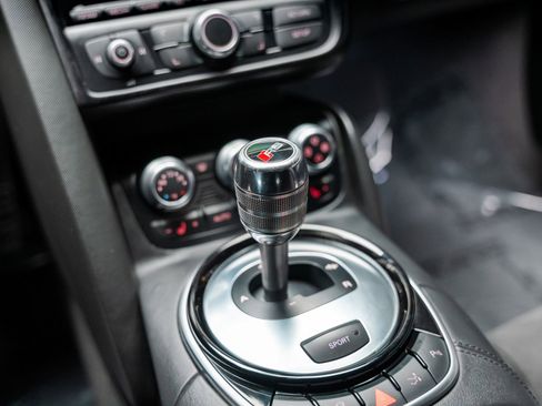 Used 2014 Audi R8 V8 w/ Ceramic Brake Package image 6