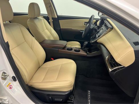 Used 2017 Toyota Avalon XLE Premium image 8