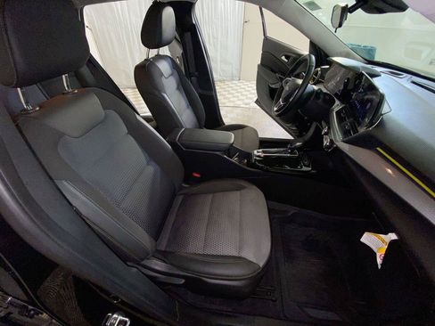 Used 2024 Chevrolet Trax LT w/ Driver Confidence Package FWD image 23