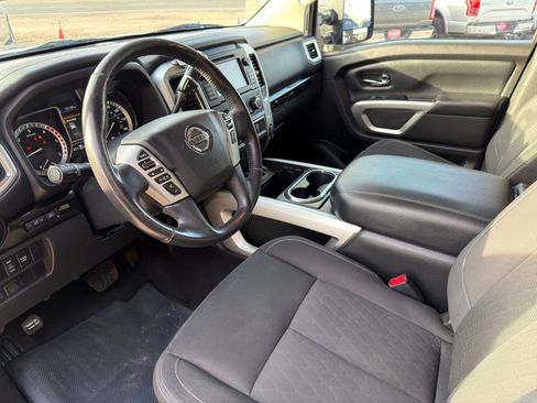Used 2019 Nissan Titan SV w/ SV Convenience Package image 17