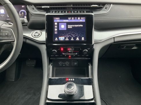 Used 2023 Jeep Grand Cherokee Altitude image 11