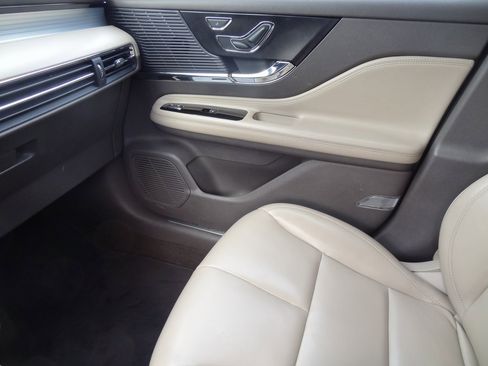 Used 2021 Lincoln Corsair FWD image 13