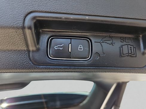 Used 2021 Ford Explorer XLT w/ Equipment Group 202A AWD/4WD image 22