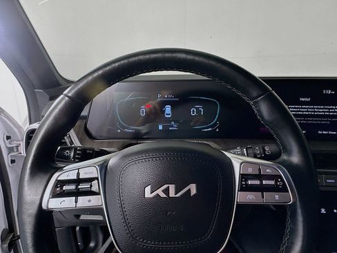 Used 2024 Kia Telluride EX w/ EX Captain's Chair Package image 11