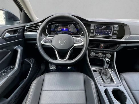 Used 2023 Volkswagen Jetta SE w/ Panoramic Sunroof Package FWD image 7