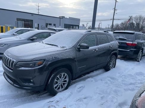 Used 2021 Jeep Cherokee Latitude Lux w/ Sun & Sound Group image 2