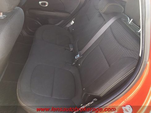 Used 2015 Kia Soul + image 17