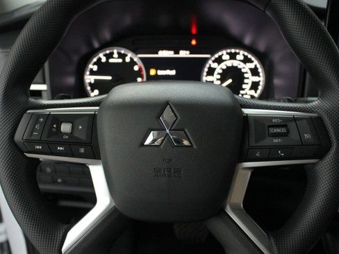 New 2026 Mitsubishi Outlander ES image 8