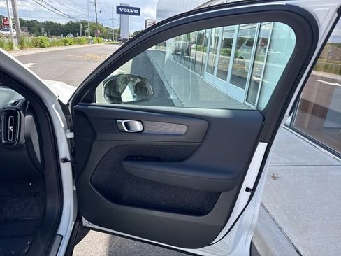 Used 2025 Volvo XC40 B5 Plus AWD/4WD image 13