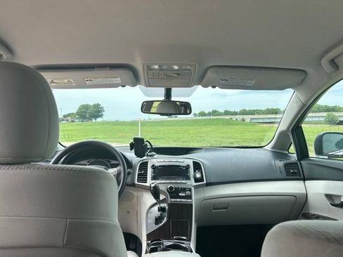 Used 2011 Toyota Venza FWD image 11