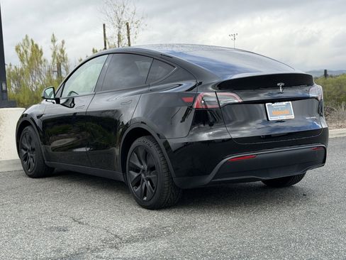 Used 2025 Tesla Model Y Long Range image 10