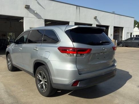 Used 2019 Toyota Highlander LE FWD image 8