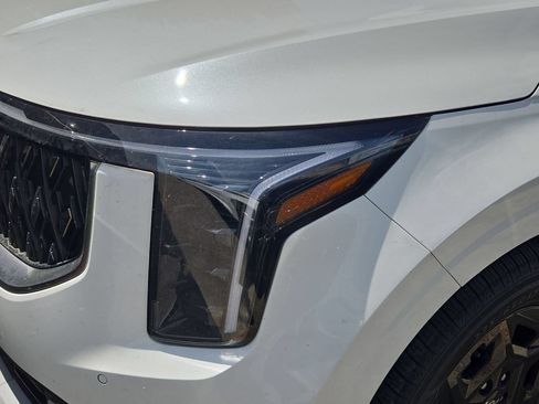Used 2025 Kia Carnival FWD image 7