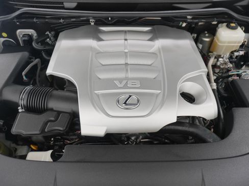 Used 2019 Lexus LX 570 4WD w/ Luxury Package image 42