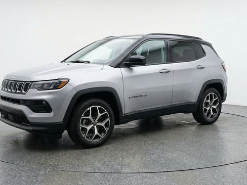 Used 2025 Jeep Compass Limited AWD/4WD image 3