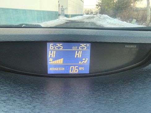 Used 2010 Toyota Venza 4dr Wgn I4 AWD (Natl) image 37