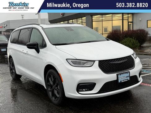 New 2026 Chrysler Pacifica Limited w/ S Appearance Package image 1