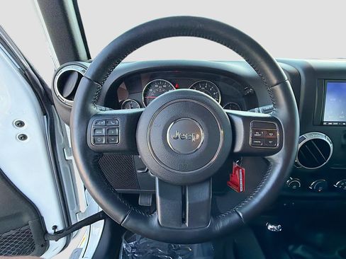 Used 2017 Jeep Wrangler Sahara w/ Mopar Chrome Edition Group image 28