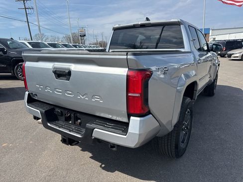 Used 2025 Toyota Tacoma TRD Sport AWD/4WD image 5