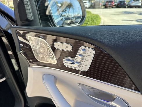 Used 2021 Mercedes-Benz GLS 580 GLS 580 image 46