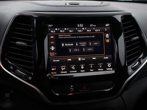 Used 2020 Jeep Cherokee Limited image 20