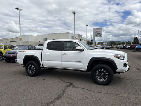 Used 2023 Toyota Tacoma TRD Off-Road AWD/4WD image 7