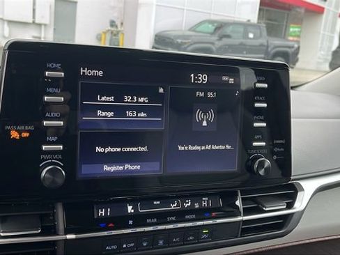 Certified 2024 Toyota Sienna LE image 15